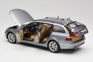 BMW 545i E61 Touring Gris Claro Kyosho 1:18 80430308414 Metal - imagen 5 de 8