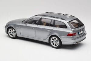BMW 545i E61 Touring Gris Claro Kyosho 1:18 80430308414 Metal - imagen 7 de 8