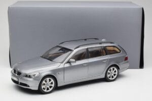 BMW 545i E61 Touring Gris Claro Kyosho 1:18 80430308414 Metal - imagen 8 de 8