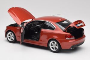 BMW 1 E82 Coupe Naranja Kyosho 1:18 80430427064 Metal - imagen 5 de 8