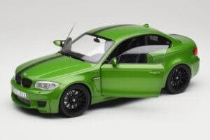 BMW Serie 1 E82 Coupe Taiga Green Metallic Minichamps 1:18 110020024 Metal - imagen 2 de 8