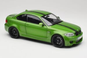 BMW Serie 1 E82 Coupe Taiga Green Metallic Minichamps 1:18 110020024 Metal - imagen 6 de 8