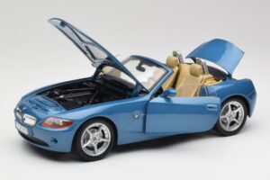 BMW Z4 E85 Maldives Blue Bburago 1:18 34046BLUE Metal - imagen 2 de 8