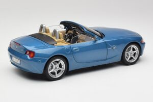 BMW Z4 E85 Maldives Blue Bburago 1:18 34046BLUE Metal - imagen 3 de 8
