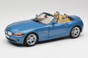 BMW Z4 E85 Maldives Blue Bburago 1:18 34046BLUE Metal