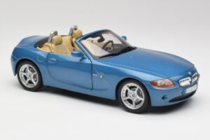 BMW Z4 E85 Maldives Blue Bburago 1:18 34046BLUE Metal - imagen 6 de 8