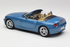 BMW Z4 E85 Maldives Blue Bburago 1:18 34046BLUE Metal - imagen 7 de 8