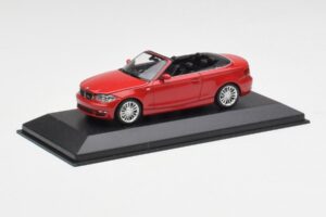 BMW Serie 1 E88 Cabriolet Rojo Carmesí Minichamps 1:43 431026230 Metal - imagen 2 de 5