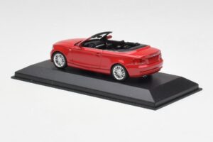 BMW Serie 1 E88 Cabriolet Rojo Carmesí Minichamps 1:43 431026230 Metal - imagen 3 de 5