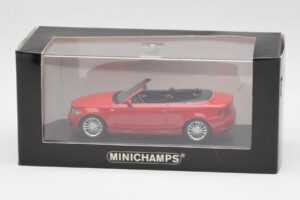 BMW Serie 1 E88 Cabriolet Rojo Carmesí Minichamps 1:43 431026230 Metal - imagen 4 de 5