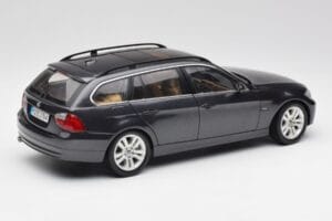 BMW 330i E91 Touring Gris Oscuro Kyosho 1:18 80430394360 Metal - imagen 3 de 8