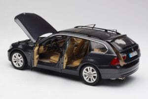 BMW 330i E91 Touring Gris Oscuro Kyosho 1:18 80430394360 Metal - imagen 5 de 8