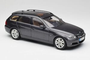 BMW 330i E91 Touring Gris Oscuro Kyosho 1:18 80430394360 Metal - imagen 6 de 8