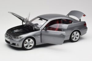 BMW 330i E92 Coupe Gris Metalizado Kyosho 1:18 80430407220 Metal - imagen 2 de 8