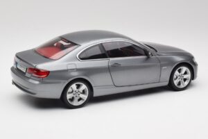 BMW 330i E92 Coupe Gris Metalizado Kyosho 1:18 80430407220 Metal - imagen 3 de 8
