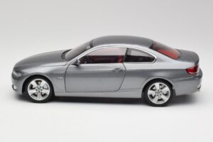 BMW 330i E92 Coupe Gris Metalizado Kyosho 1:18 80430407220 Metal - imagen 4 de 8