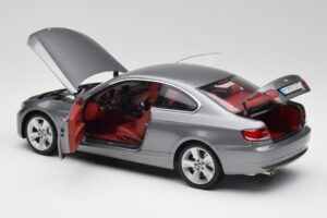 BMW 330i E92 Coupe Gris Metalizado Kyosho 1:18 80430407220 Metal - imagen 5 de 8