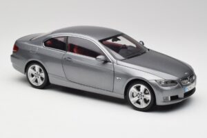 BMW 330i E92 Coupe Gris Metalizado Kyosho 1:18 80430407220 Metal - imagen 6 de 8