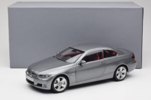 BMW 330i E92 Coupe Gris Metalizado Kyosho 1:18 80430407220 Metal - imagen 8 de 8