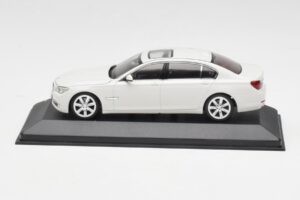 BMW 750Li F02 Blanco Minichamps 1:43 80420445201 Metal