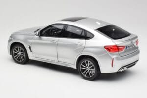 BMW X6 M F86 Plata Norev 1:18 183200 Metal - imagen 7 de 8