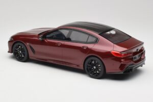 BMW M850i G15 M Performance Melbourne Red Metallic GT Spirit 1:18 GT493 Resina - imagen 5 de 6