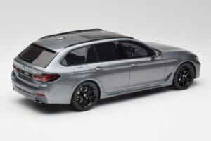 BMW G61 530e M Sport Touring Mineral Gris GT Spirit 1:18 GT485 Resina - imagen 2 de 6
