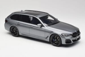 BMW G61 530e M Sport Touring Mineral Gris GT Spirit 1:18 GT485 Resina - imagen 4 de 6