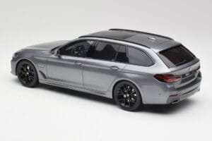 BMW G61 530e M Sport Touring Mineral Gris GT Spirit 1:18 GT485 Resina - imagen 5 de 6
