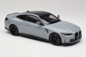 BMW M4 G82 Brooklyn Gris Minichamps 1:18 155020124 Metal - imagen 4 de 6