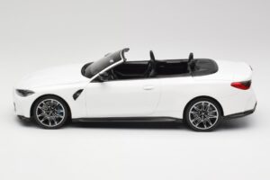BMW M4 G82 Descapotable Alpine White Minichamps 1:18 155021031 Metal - imagen 3 de 6