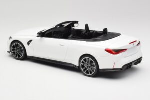 BMW M4 G82 Descapotable Alpine White Minichamps 1:18 155021031 Metal - imagen 5 de 6