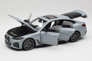 BMW i4 G26 Grey Metallic Minichamps 1:18 110023010 Metal - imagen 2 de 8