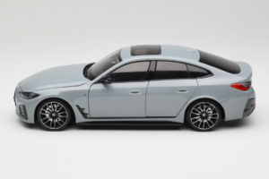 BMW i4 G26 Grey Metallic Minichamps 1:18 110023010 Metal - imagen 4 de 8