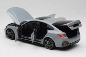 BMW i4 G26 Grey Metallic Minichamps 1:18 110023010 Metal - imagen 5 de 8