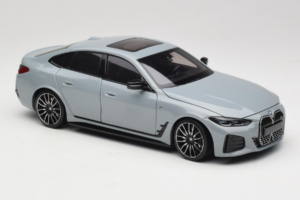 BMW i4 G26 Grey Metallic Minichamps 1:18 110023010 Metal - imagen 6 de 8
