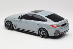 BMW i4 G26 Grey Metallic Minichamps 1:18 110023010 Metal - imagen 7 de 8