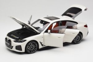 BMW i4 M50 G26 Alpine White Minichamps 1:18 110023011 Metal - imagen 2 de 8