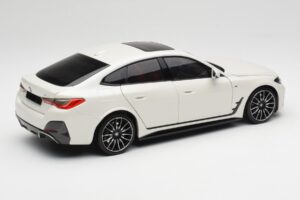 BMW i4 M50 G26 Alpine White Minichamps 1:18 110023011 Metal - imagen 3 de 8