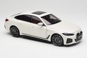BMW i4 M50 G26 Alpine White Minichamps 1:18 110023011 Metal - imagen 6 de 8