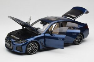 BMW i4 M50 G26 Portimao Blue Minichamps 1:18 110023012 Metal - imagen 2 de 8