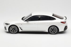 BMW i4 M50 G26 Mineral Blanco Metálico Otto 1:18 OT1074 Resina - imagen 3 de 6