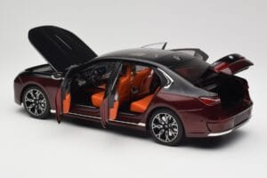BMW i7 G70 Black & Red Metallic Minichamps 1:18 110023201 Metal - imagen 5 de 8