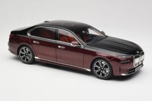 BMW i7 G70 Black & Red Metallic Minichamps 1:18 110023201 Metal - imagen 6 de 8
