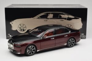 BMW i7 G70 Black & Red Metallic Minichamps 1:18 110023201 Metal - imagen 8 de 8