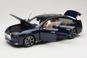 BMW i7 G70 Blue Metallic Minichamps 1:18 110023202 Metal - imagen 2 de 8