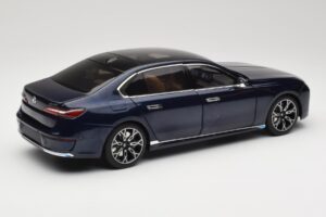 BMW i7 G70 Blue Metallic Minichamps 1:18 110023202 Metal - imagen 3 de 8