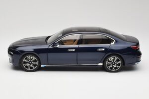 BMW i7 G70 Blue Metallic Minichamps 1:18 110023202 Metal - imagen 4 de 8