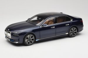 BMW i7 G70 Blue Metallic Minichamps 1:18 110023202 Metal