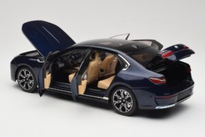 BMW i7 G70 Blue Metallic Minichamps 1:18 110023202 Metal - imagen 5 de 8